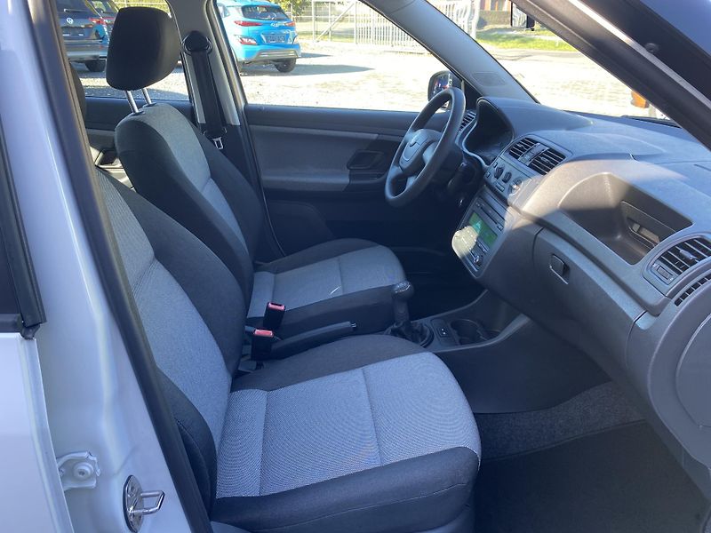Škoda Fabia 1.4i 63kW - KLIMATIZACE - PDC - fotka 28 z 33