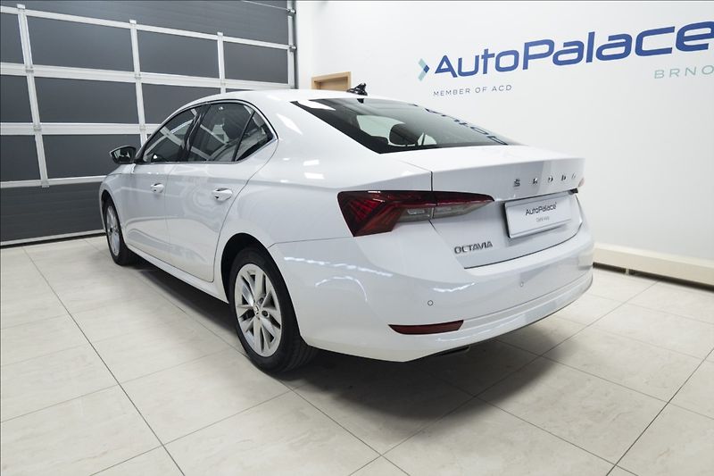 Škoda Octavia 2,0 TDI ČR KEYLESS VÝHŘEV ČR - fotka 6 z 39