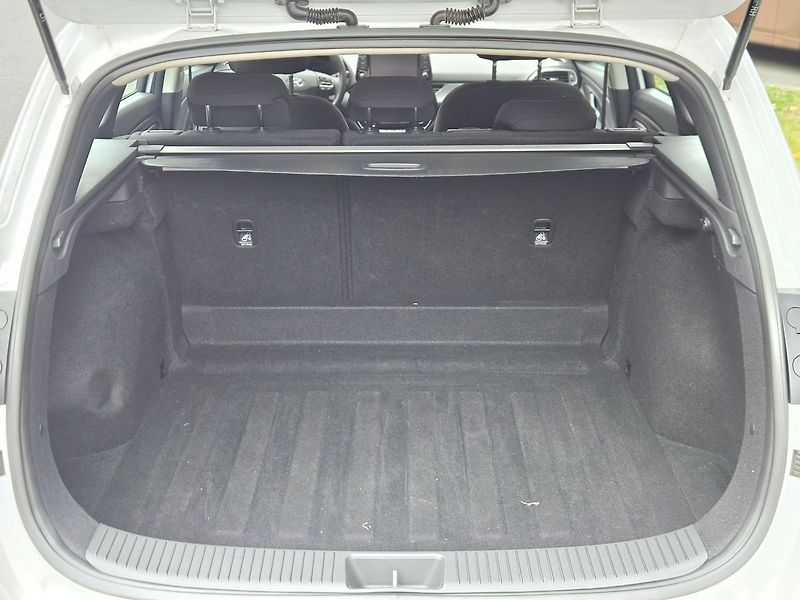 Hyundai i30 1,5i, Comfort 16, 1.majitel - fotka 29 z 32