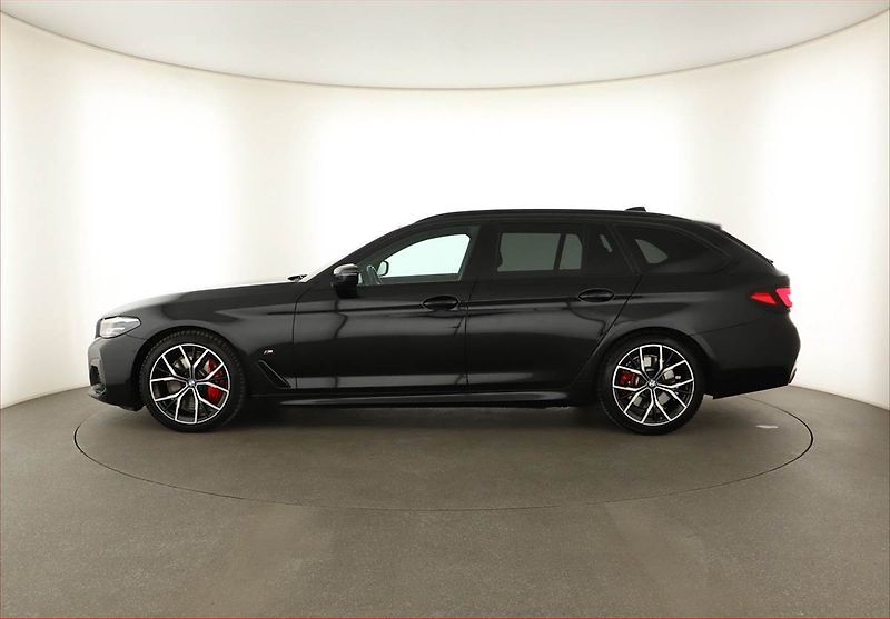 BMW Řada 5 (2021) 540i xDrive - fotka 3 z 20