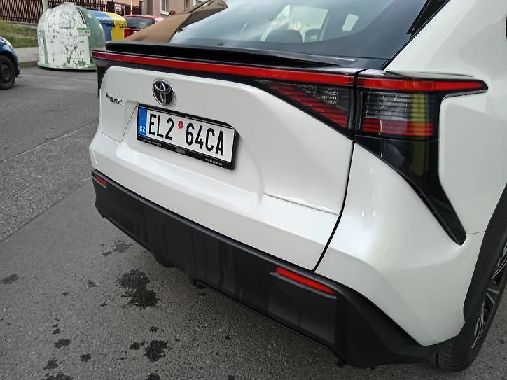 Toyota bZ4X (2024) v záruce 71,4KWh - fotka 7 z 23
