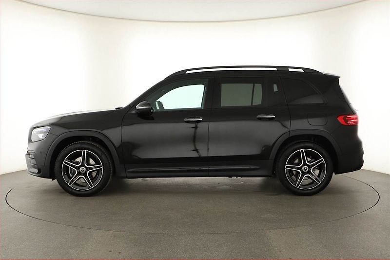 Mercedes-Benz GLB (2025) 200 d 4MATIC, AMG LINE - fotka 3 z 30