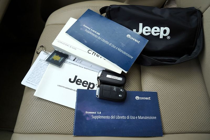 Jeep Grand Cherokee 3.0 CRD/Overland/Facelift/250 - fotka 46 z 46