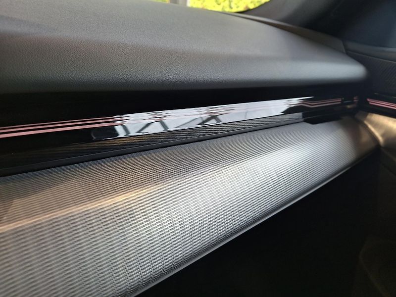 BMW Řada 5 520d xDrive Touring M-Sport - fotka 30 z 34