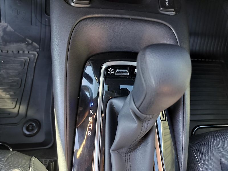 Toyota Corolla Touring 1.8 Hybrid Business - fotka 20 z 26