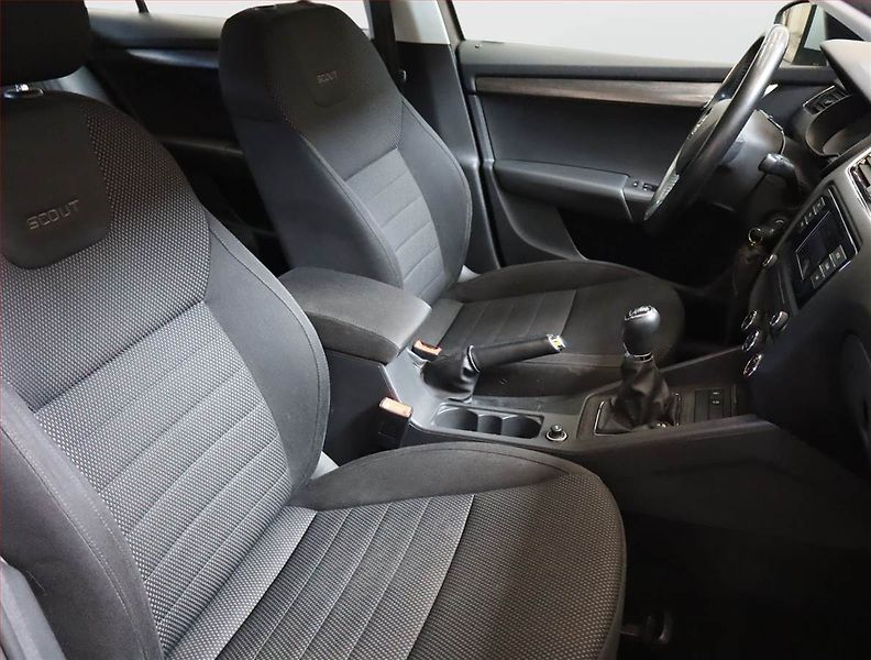 Škoda Octavia (2015) Scout 2.0 TDI, 4X4, Xenony - fotka 9 z 18