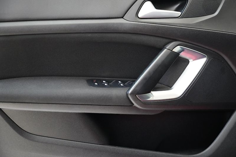 Peugeot 308 - fotka 12 z 28