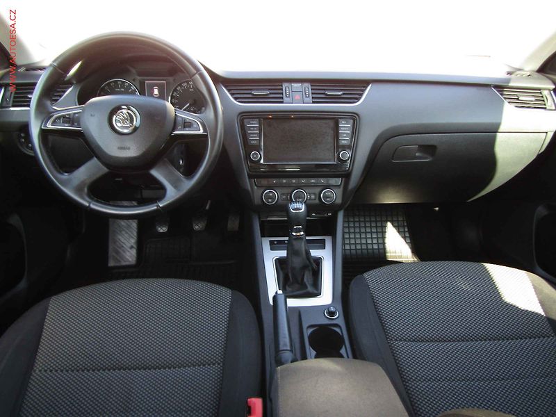Škoda Octavia (2014) 2.0 TDi, Xenon, navi - fotka 8 z 18