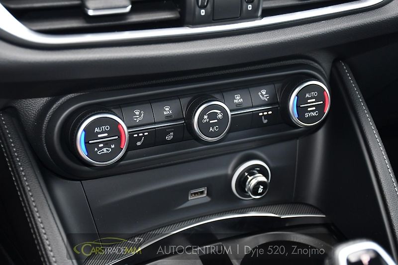 Alfa Romeo Stelvio 2.2 JTDm 154kW  Veloce - fotka 35 z 49