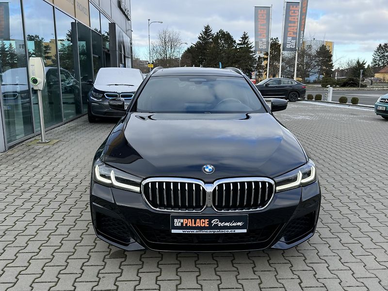 BMW Řada 5 (2022) 540d xDrive Touring - fotka 3 z 22