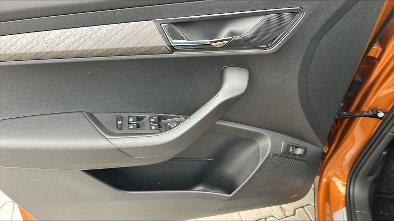 Škoda Karoq (2024) SEL TS 110/1.5 A7F - fotka 15 z 26