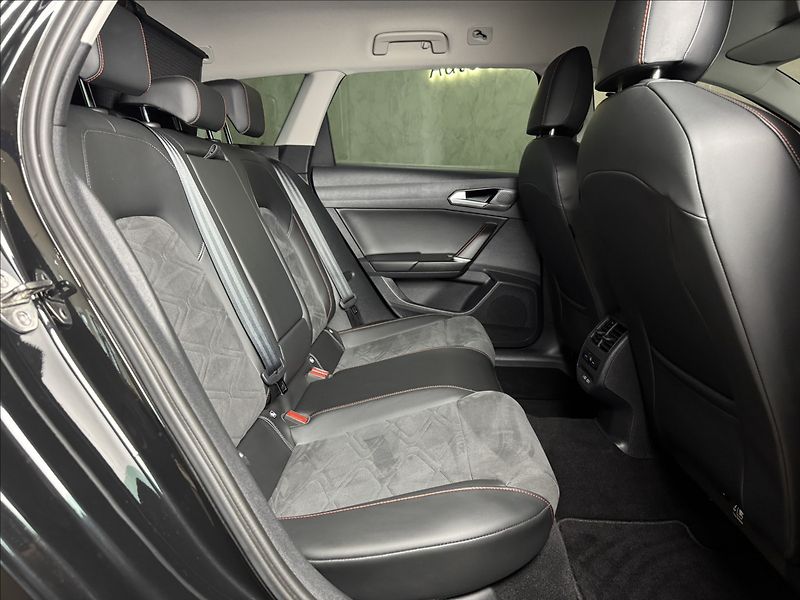 Seat Leon 1,4 TSi  e-Hybrid FR Line LED - fotka 15 z 50