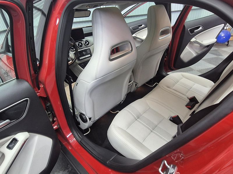 Mercedes-Benz GLA (2019) - fotka 16 z 25
