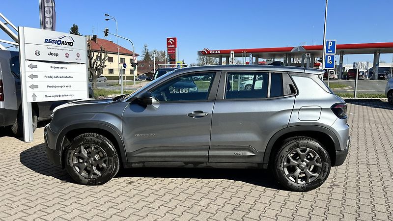 Jeep Avenger 1.2i 100k Longitude AT6 - fotka 5 z 11