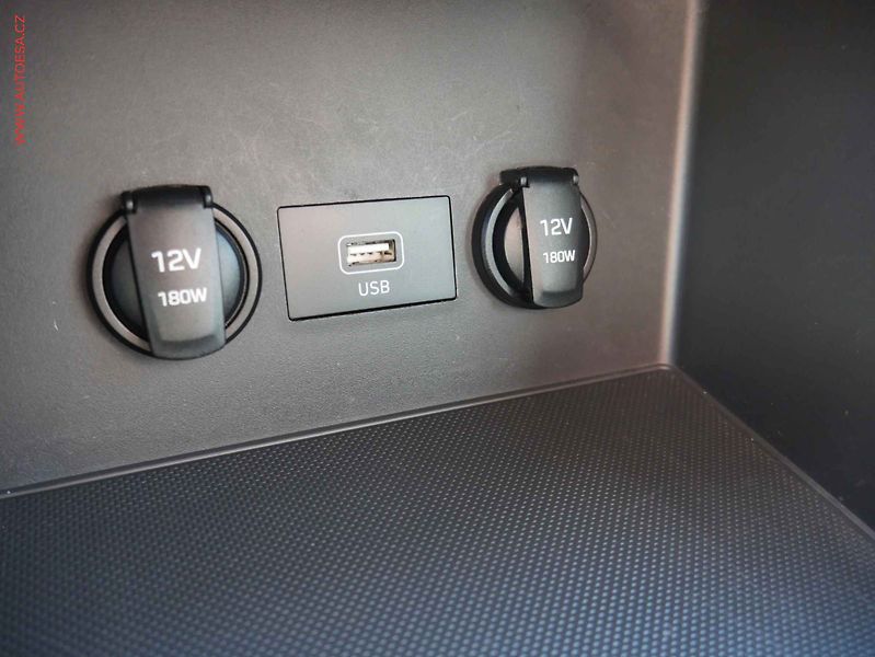 Hyundai i30 (2020) 1.5 DPi, 2.maj,ČR, AC, park - fotka 20 z 21