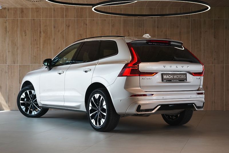 Volvo XC60 B5 PLUS Dark, Harman, 360° - fotka 11 z 42