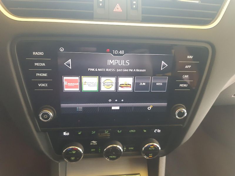 Škoda Octavia 1.6 TDI DSG NAVI APP - fotka 10 z 28