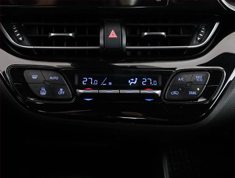 Toyota C-HR (2017) 1.8 Hybrid, Automat - fotka 13 z 18