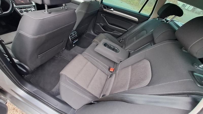 Volkswagen Passat 1.6 TDI ComfortLine Business - fotka 18 z 36