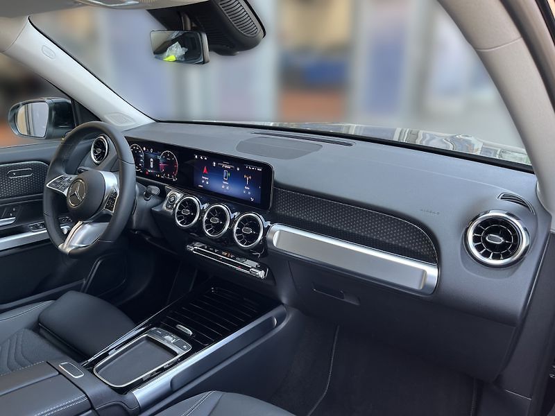 Mercedes-Benz GLB 200 d 4MATIC - fotka 15 z 18