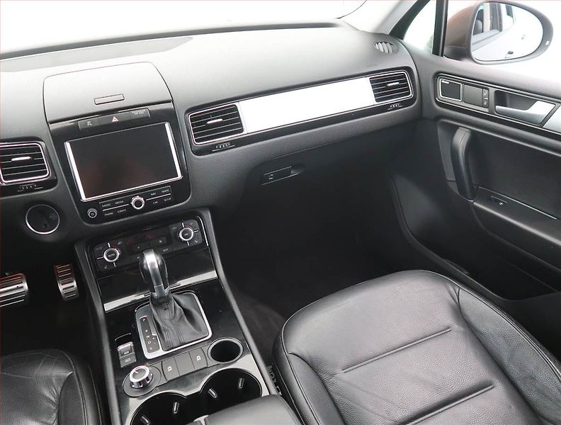 Volkswagen Touareg (2011) 3.0 TDI, 4X4, Automat - fotka 8 z 18