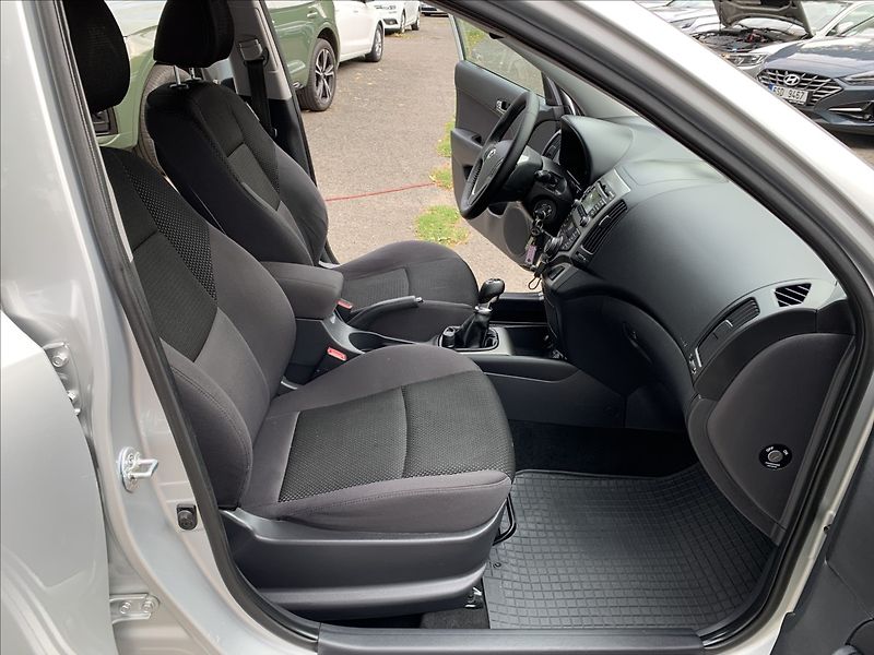 Hyundai i30 1,6 CRDI ČR - fotka 14 z 17