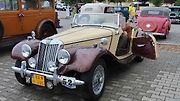 Pálavský Oldtimer přilákal na Břeclavsko desítky elegantních veteránů