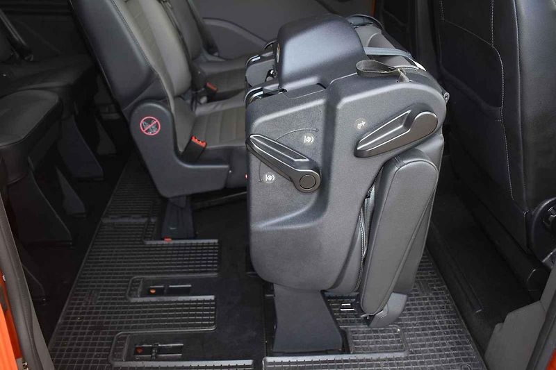 Ford Tourneo Custom je dobře jezdící vůz pro opravdu velké rodiny