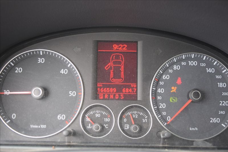Volkswagen Touran 1,9 TDI 77KW AUTOMAT PO STK - fotka 40 z 46