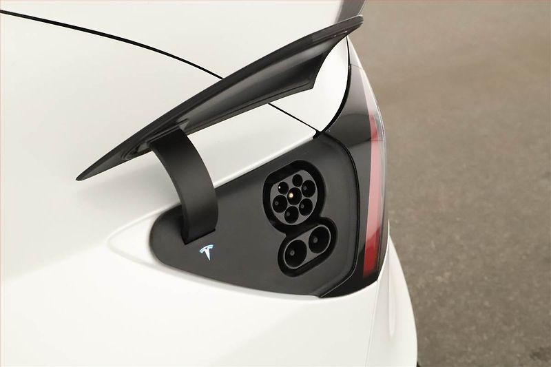 Tesla Model 3 (2020) Performance 78kWh, SoH 83% - fotka 19 z 20