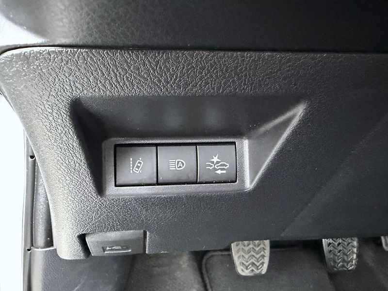 Toyota Yaris 1.5i 82 kW navi. serviska - fotka 13 z 21