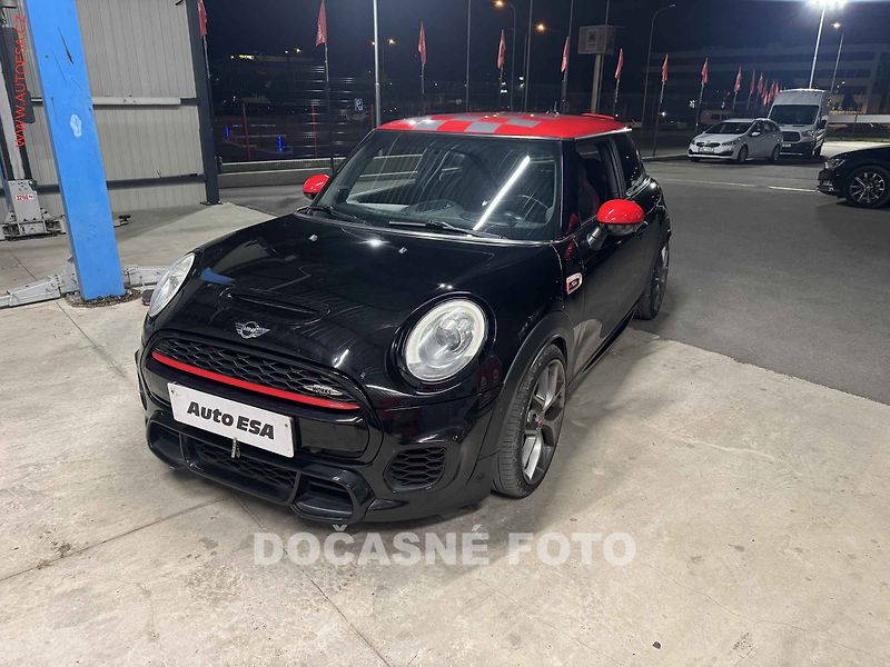 Mini JCW (2015) 2.0i - fotka 1 z 3