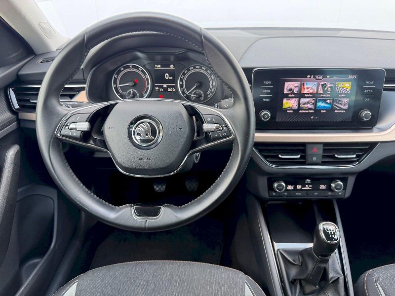 Škoda Scala (2022) 1.5 TSI 110kW Style Full-LED - fotka 8 z 35