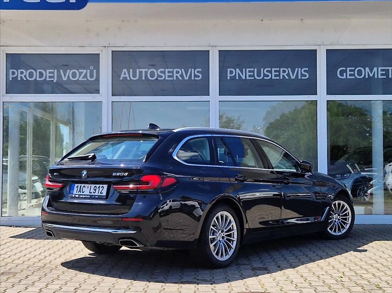 BMW Řada 5 3,0 530d TOURING KOMPLETVÝBAVA - fotka 5 z 39