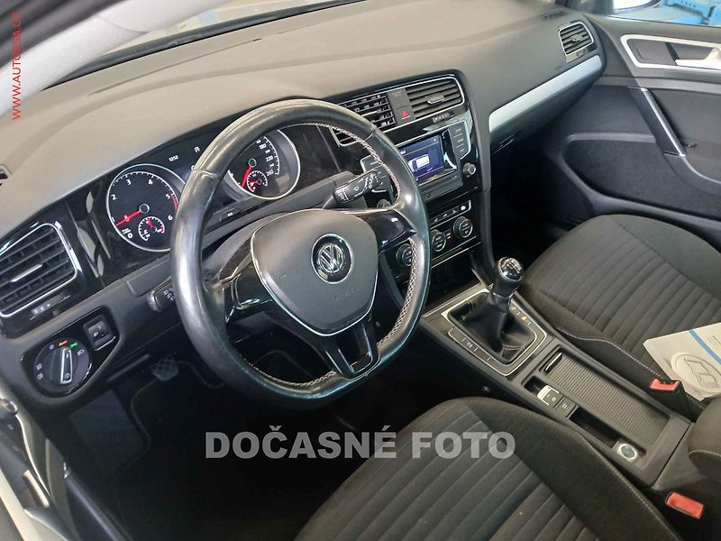 Volkswagen Golf (2014) 2.0 TDi, 1.maj, servis.kniha - fotka 3 z 3