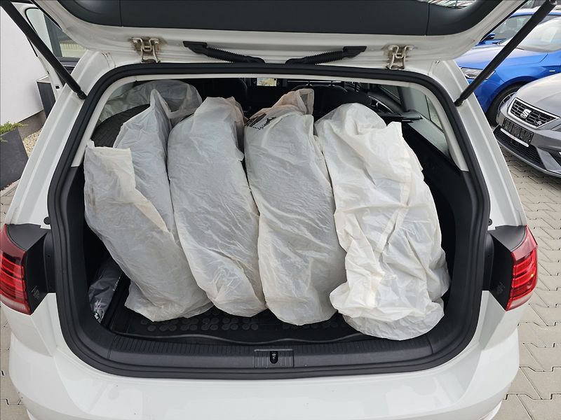Volkswagen Golf VII 1,4 TSi Highline NAVI - fotka 31 z 52