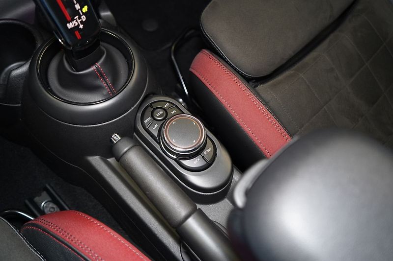 Mini Cooper JCW Cabrio, ACC, H/K, HUD - fotka 38 z 43
