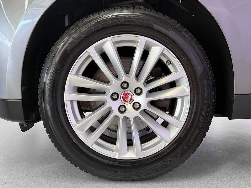 Jaguar F-Pace 2.0d AWD A/T PRESTIGE, WEBASTO - fotka 8 z 25