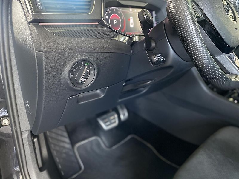 Škoda Superb 2.0 TSI 200 kW 4x4 DSG - fotka 13 z 30