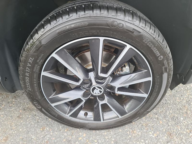 Škoda Yeti (2015) 2.0 TDi 103-KW 4x4 ADV OLOMOUC - fotka 64 z 76