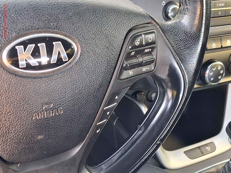 Kia Ceed (2017) 1.4 CVVT, ČR, LED, park.čidla - fotka 13 z 17
