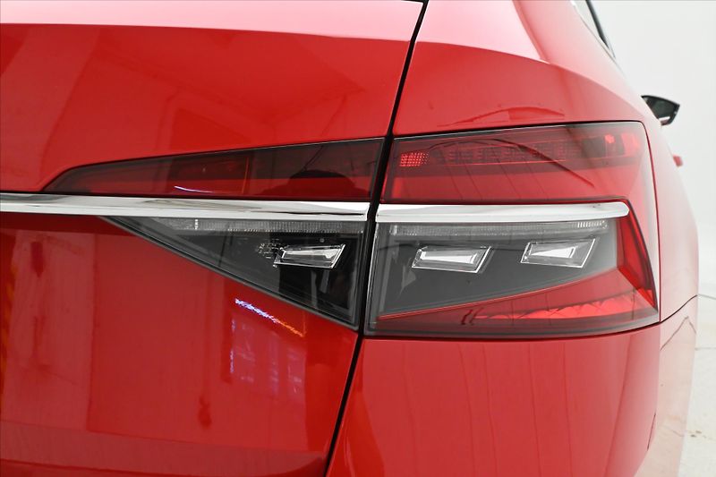 Škoda Superb 2,0 TDI 147 kW L&K DSG Záruka - fotka 31 z 32
