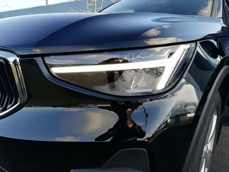 Volvo XC40 T2 1,5 FWD Essential 95 kW - fotka 16 z 18