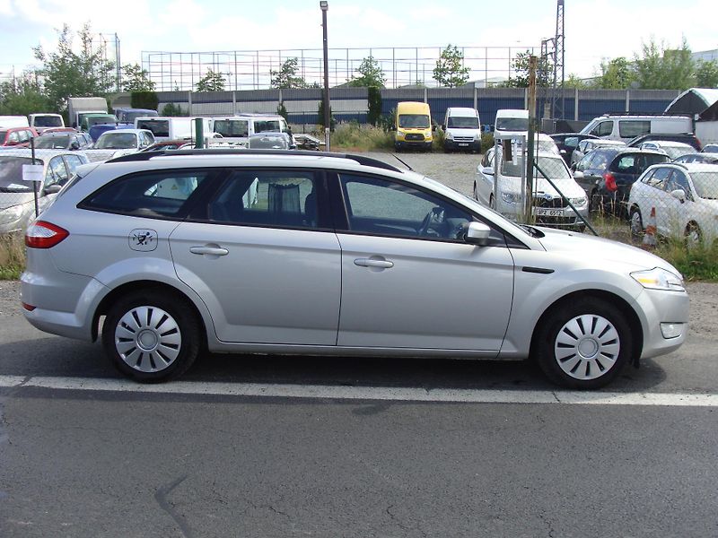 Ford Mondeo 2.0 TDCi, 103 kW, klimatizace - fotka 6 z 31