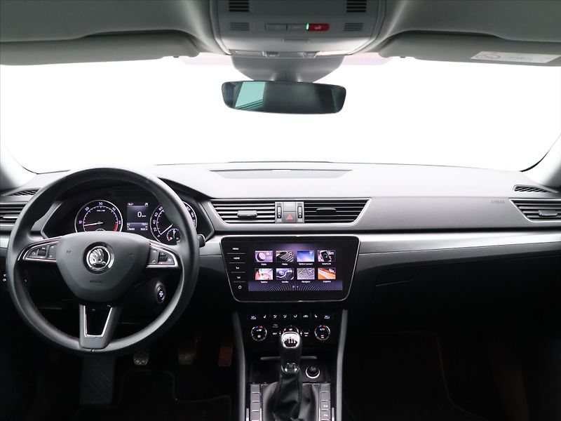 Škoda Superb 1.6 TDI Style+ Navi Tažné - fotka 19 z 28