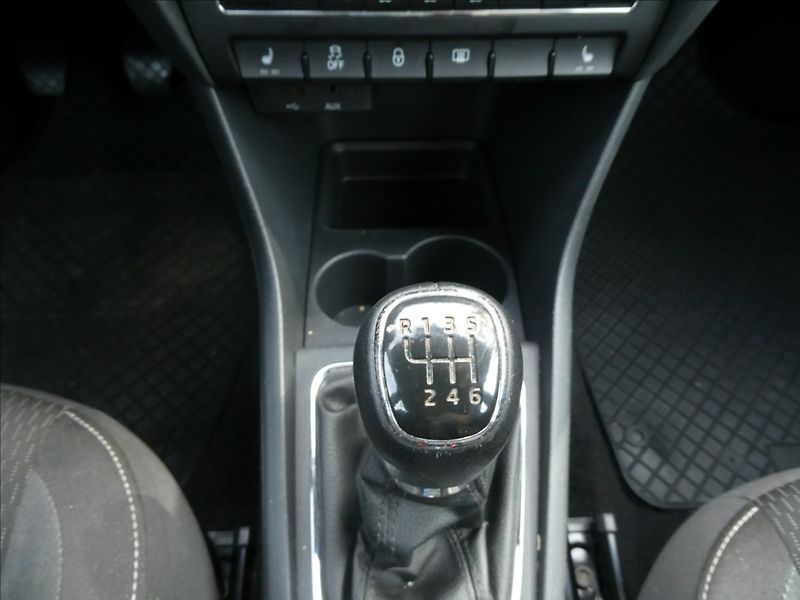 Škoda Rapid 1,2 TSI 77kW Style Spaceback - fotka 29 z 36