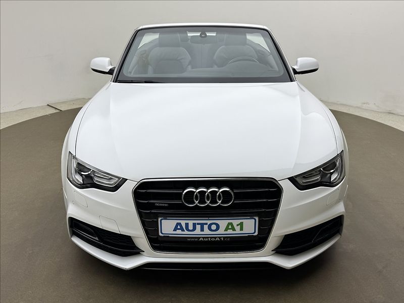 Audi A5 2,0 140kW S-LINE 4X4 VÝHŘEV TZ - fotka 2 z 50