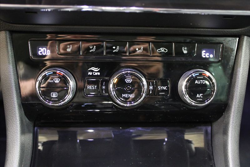 Škoda Superb 1,4 TSI IV L&K 1.majitel CZ - fotka 22 z 27