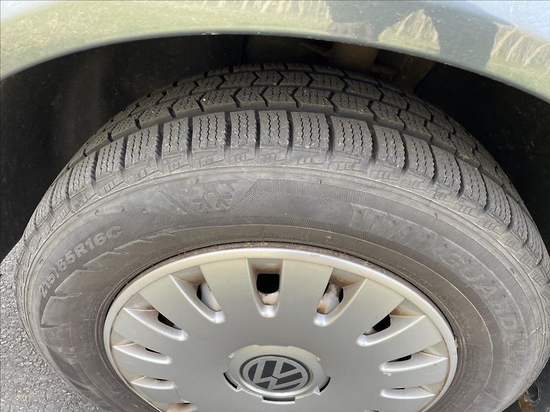 Volkswagen Multivan 2,5 TDI 95kW*tažné*aut. klima* - fotka 39 z 40