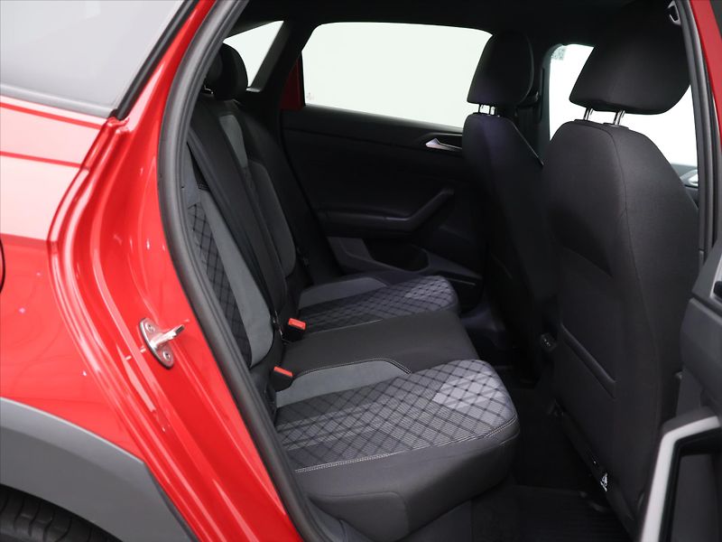 Volkswagen Taigo 1,0 TSI DSG R-Line Virtual DPH - fotka 10 z 26